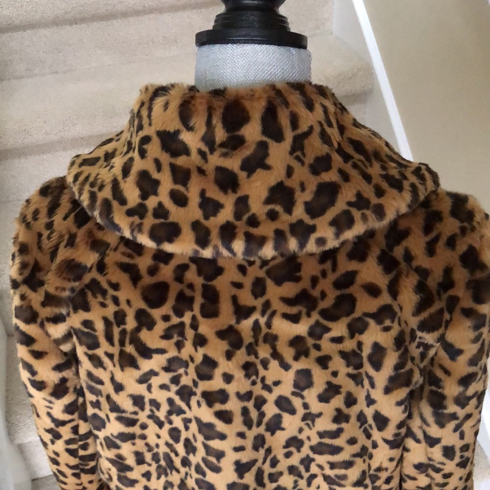 NEW Banana Republic Women’s Faux Fur Leopard jacket.  Size L - Picture 3 of 11
